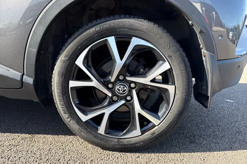 CP68EJC Toyota C-Hr 1.8 VVT-h Design CVT Euro 6 (s/s) 5dr Thumbnail #13