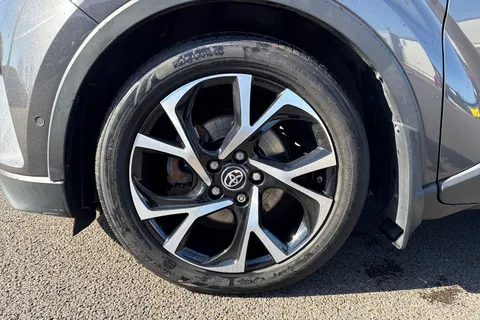 CP68EJC Toyota C-Hr 1.8 VVT-h Design CVT Euro 6 (s/s) 5dr Thumbnail #14