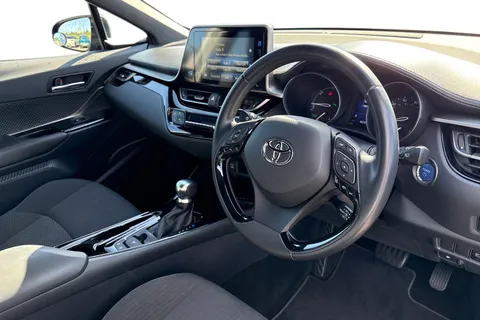 CP68EJC Toyota C-Hr 1.8 VVT-h Design CVT Euro 6 (s/s) 5dr Thumbnail #15