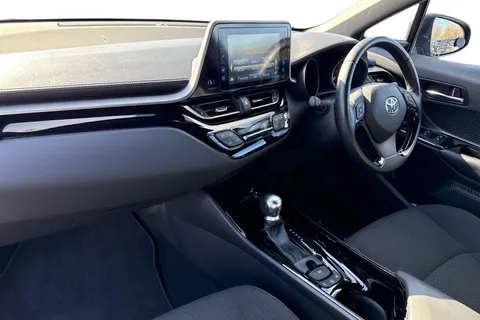 CP68EJC Toyota C-Hr 1.8 VVT-h Design CVT Euro 6 (s/s) 5dr Thumbnail #16