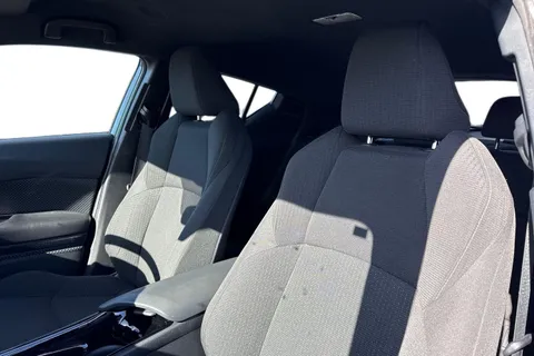 CP68EJC Toyota C-Hr 1.8 VVT-h Design CVT Euro 6 (s/s) 5dr Thumbnail #17