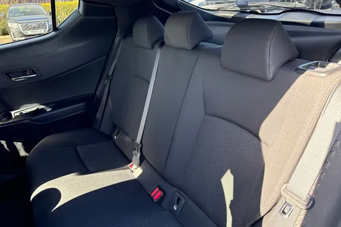 CP68EJC Toyota C-Hr 1.8 VVT-h Design CVT Euro 6 (s/s) 5dr Thumbnail #20