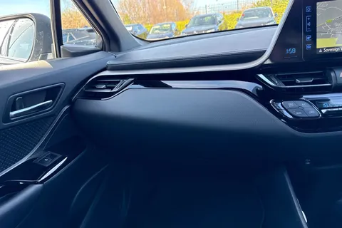 CP68EJC Toyota C-Hr 1.8 VVT-h Design CVT Euro 6 (s/s) 5dr Thumbnail #21