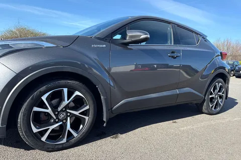 CP68EJC Toyota C-Hr 1.8 VVT-h Design CVT Euro 6 (s/s) 5dr Thumbnail #29