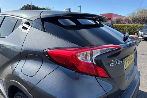 CP68EJC Toyota C-Hr 1.8 VVT-h Design CVT Euro 6 (s/s) 5dr Thumbnail #32