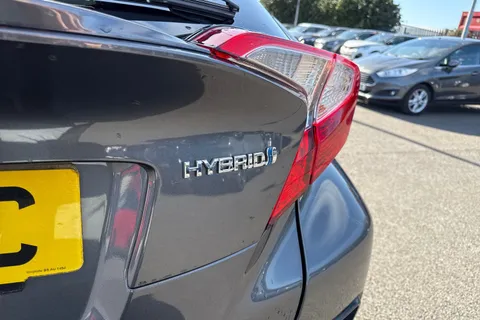 CP68EJC Toyota C-Hr 1.8 VVT-h Design CVT Euro 6 (s/s) 5dr Thumbnail #35