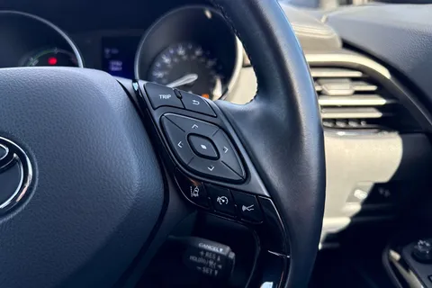 CP68EJC Toyota C-Hr 1.8 VVT-h Design CVT Euro 6 (s/s) 5dr Thumbnail #41