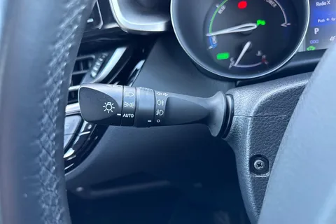 CP68EJC Toyota C-Hr 1.8 VVT-h Design CVT Euro 6 (s/s) 5dr Thumbnail #43