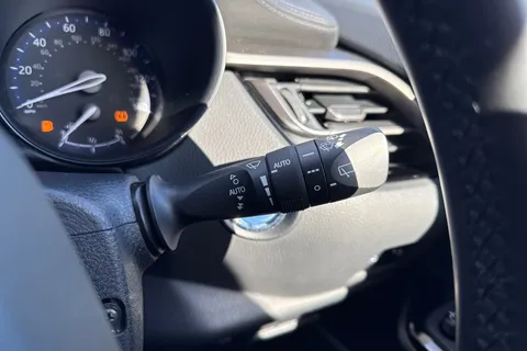 CP68EJC Toyota C-Hr 1.8 VVT-h Design CVT Euro 6 (s/s) 5dr Thumbnail #44