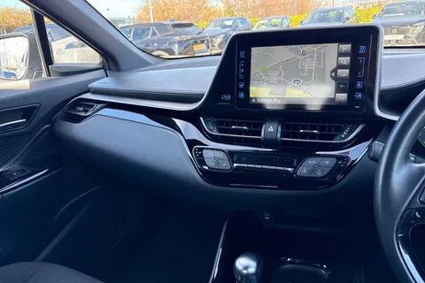 CP68EJC Toyota C-Hr 1.8 VVT-h Design CVT Euro 6 (s/s) 5dr Thumbnail #47