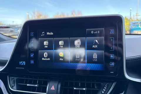 CP68EJC Toyota C-Hr 1.8 VVT-h Design CVT Euro 6 (s/s) 5dr Thumbnail #49