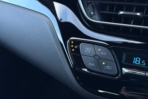 CP68EJC Toyota C-Hr 1.8 VVT-h Design CVT Euro 6 (s/s) 5dr Thumbnail #57