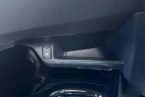 CP68EJC Toyota C-Hr 1.8 VVT-h Design CVT Euro 6 (s/s) 5dr Thumbnail #58