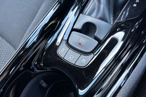 CP68EJC Toyota C-Hr 1.8 VVT-h Design CVT Euro 6 (s/s) 5dr Thumbnail #60