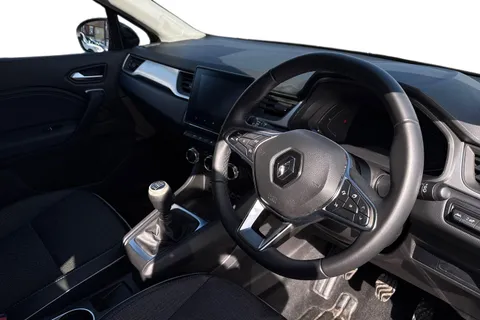 8 of 45 for Renault Captur 1.0 TCe techno Euro 6 (s/s) 5dr