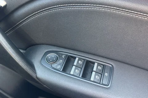 18 of 45 for Renault Captur 1.0 TCe techno Euro 6 (s/s) 5dr