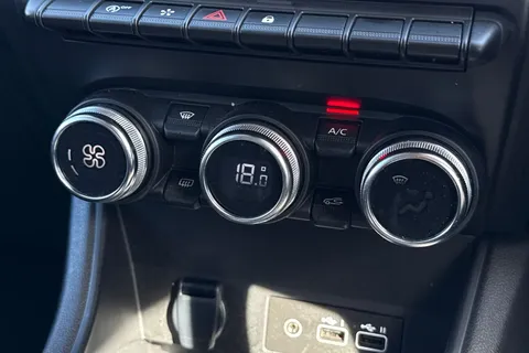 19 of 45 for Renault Captur 1.0 TCe techno Euro 6 (s/s) 5dr