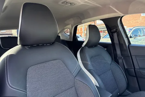 21 of 45 for Renault Captur 1.0 TCe techno Euro 6 (s/s) 5dr