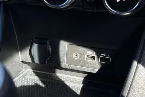 28 of 45 for Renault Captur 1.0 TCe techno Euro 6 (s/s) 5dr