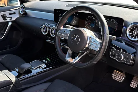 BU20DWG Mercedes-Benz A Class 2.0 A200d AMG Line (Premium Plus 2) 8G-DCT Euro 6 (s/s) 5dr Thumbnail #15