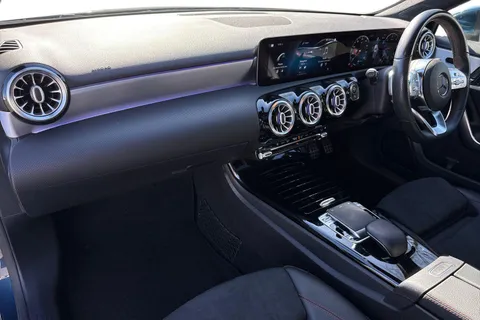 BU20DWG Mercedes-Benz A Class 2.0 A200d AMG Line (Premium Plus 2) 8G-DCT Euro 6 (s/s) 5dr Thumbnail #16