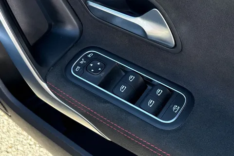 BU20DWG Mercedes-Benz A Class 2.0 A200d AMG Line (Premium Plus 2) 8G-DCT Euro 6 (s/s) 5dr Thumbnail #22