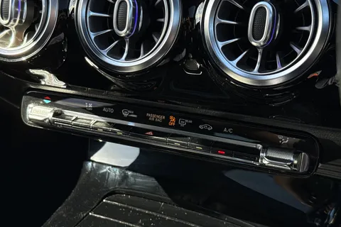 BU20DWG Mercedes-Benz A Class 2.0 A200d AMG Line (Premium Plus 2) 8G-DCT Euro 6 (s/s) 5dr Thumbnail #23