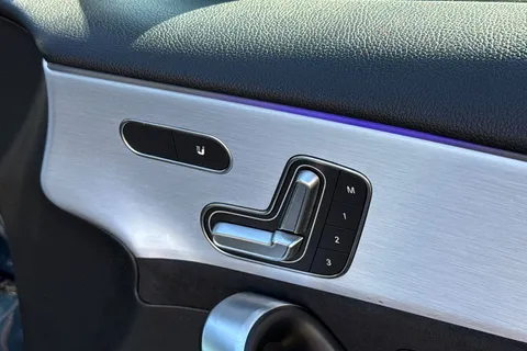 BU20DWG Mercedes-Benz A Class 2.0 A200d AMG Line (Premium Plus 2) 8G-DCT Euro 6 (s/s) 5dr Thumbnail #31