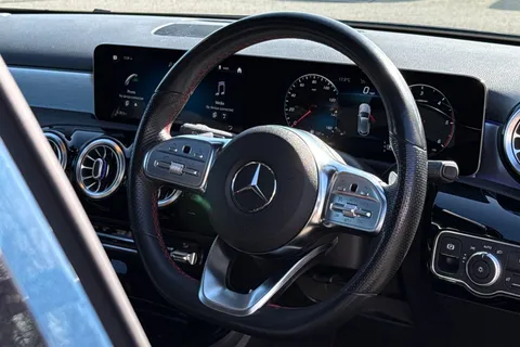 BU20DWG Mercedes-Benz A Class 2.0 A200d AMG Line (Premium Plus 2) 8G-DCT Euro 6 (s/s) 5dr Thumbnail #33