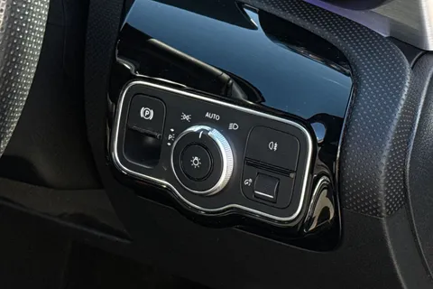 BU20DWG Mercedes-Benz A Class 2.0 A200d AMG Line (Premium Plus 2) 8G-DCT Euro 6 (s/s) 5dr Thumbnail #35