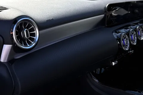 BU20DWG Mercedes-Benz A Class 2.0 A200d AMG Line (Premium Plus 2) 8G-DCT Euro 6 (s/s) 5dr Thumbnail #38