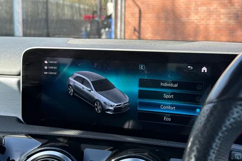 BU20DWG Mercedes-Benz A Class 2.0 A200d AMG Line (Premium Plus 2) 8G-DCT Euro 6 (s/s) 5dr Thumbnail #53