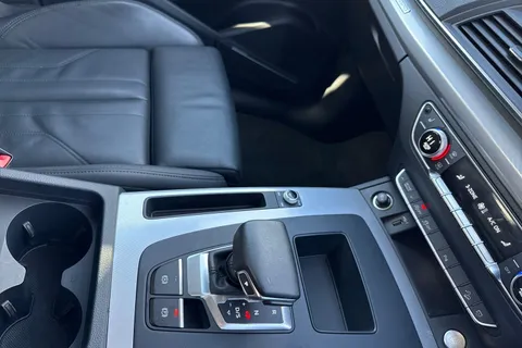 GD22ETL Audi Q5 Sport 40 TDI quattro 204 PS S tronic Thumbnail #24