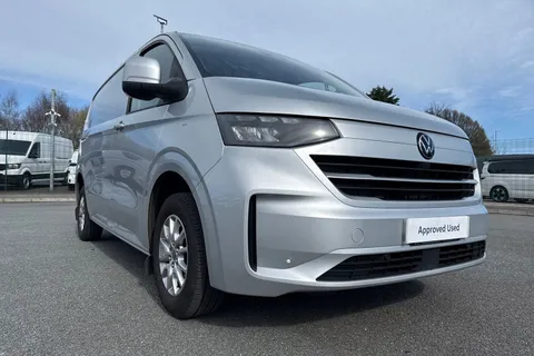 DG75BWE Volkswagen Transporter 2.0 TDI 110 Commerce Pro Van Thumbnail #9