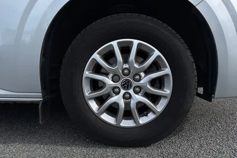 DG75BWE Volkswagen Transporter 2.0 TDI 110 Commerce Pro Van Thumbnail #10