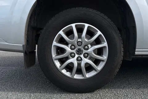 DG75BWE Volkswagen Transporter 2.0 TDI 110 Commerce Pro Van Thumbnail #11