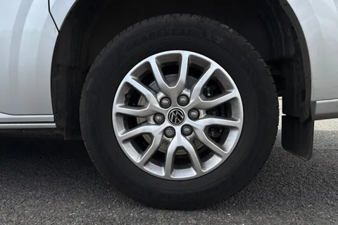 DG75BWE Volkswagen Transporter 2.0 TDI 110 Commerce Pro Van Thumbnail #12