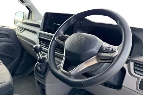 DG75BWE Volkswagen Transporter 2.0 TDI 110 Commerce Pro Van Thumbnail #14