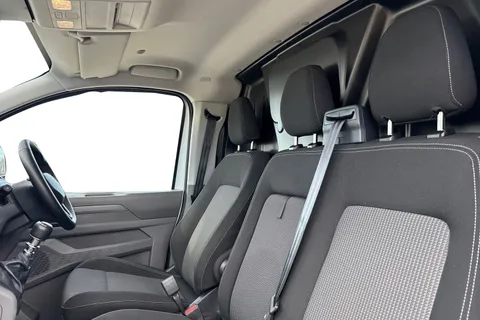 DG75BWE Volkswagen Transporter 2.0 TDI 110 Commerce Pro Van Thumbnail #16