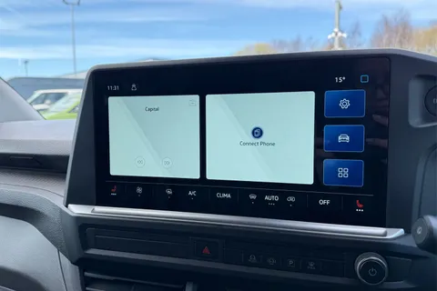 DG75BWE Volkswagen Transporter 2.0 TDI 110 Commerce Pro Van Thumbnail #17