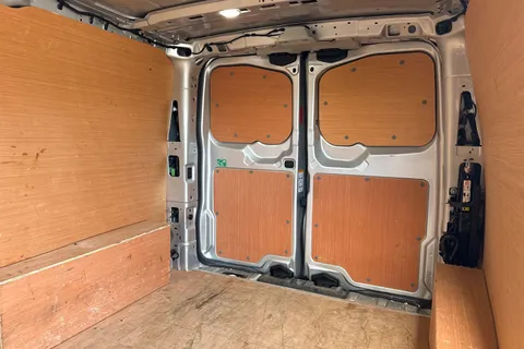 DG75BWE Volkswagen Transporter 2.0 TDI 110 Commerce Pro Van Thumbnail #19