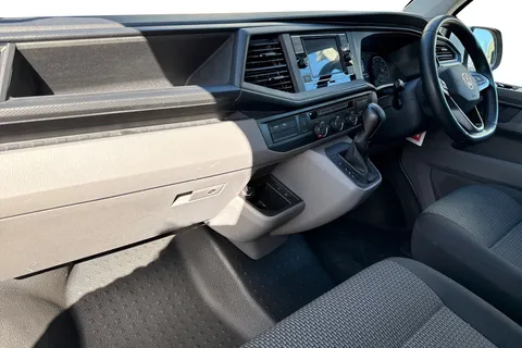 PF74MRX Volkswagen Transporter 2.0 TDI 150 Highline Van DSG Thumbnail #15