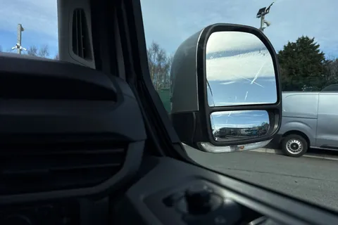 DG75BWE Volkswagen Transporter 2.0 TDI 110 Commerce Pro Van Thumbnail #21