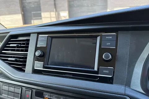 PF74MRX Volkswagen Transporter 2.0 TDI 150 Highline Van DSG Thumbnail #17