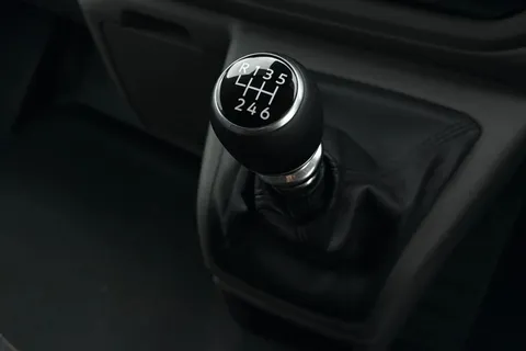 DG75BWE Volkswagen Transporter 2.0 TDI 110 Commerce Pro Van Thumbnail #23