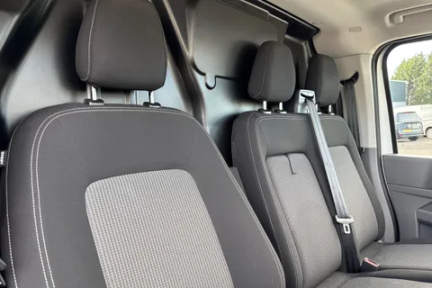 DG75BWE Volkswagen Transporter 2.0 TDI 110 Commerce Pro Van Thumbnail #24