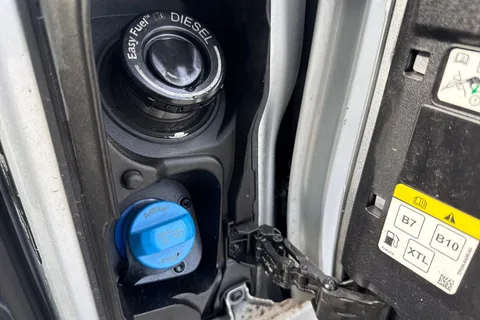 DG75BWE Volkswagen Transporter 2.0 TDI 110 Commerce Pro Van Thumbnail #25