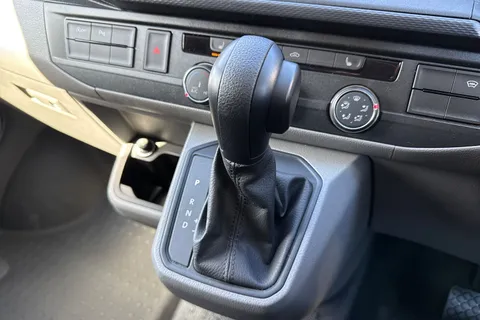 PF74MRX Volkswagen Transporter 2.0 TDI 150 Highline Van DSG Thumbnail #23