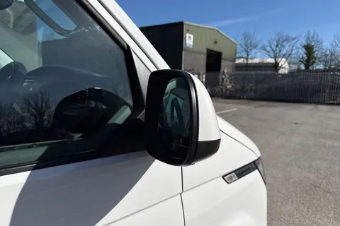 PF74MRX Volkswagen Transporter 2.0 TDI 150 Highline Van DSG Thumbnail #28