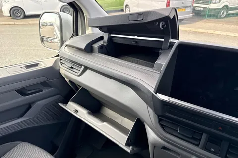 DG75BWE Volkswagen Transporter 2.0 TDI 110 Commerce Pro Van Thumbnail #34